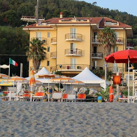 Lion'S Hotel Falerna Buitenkant foto