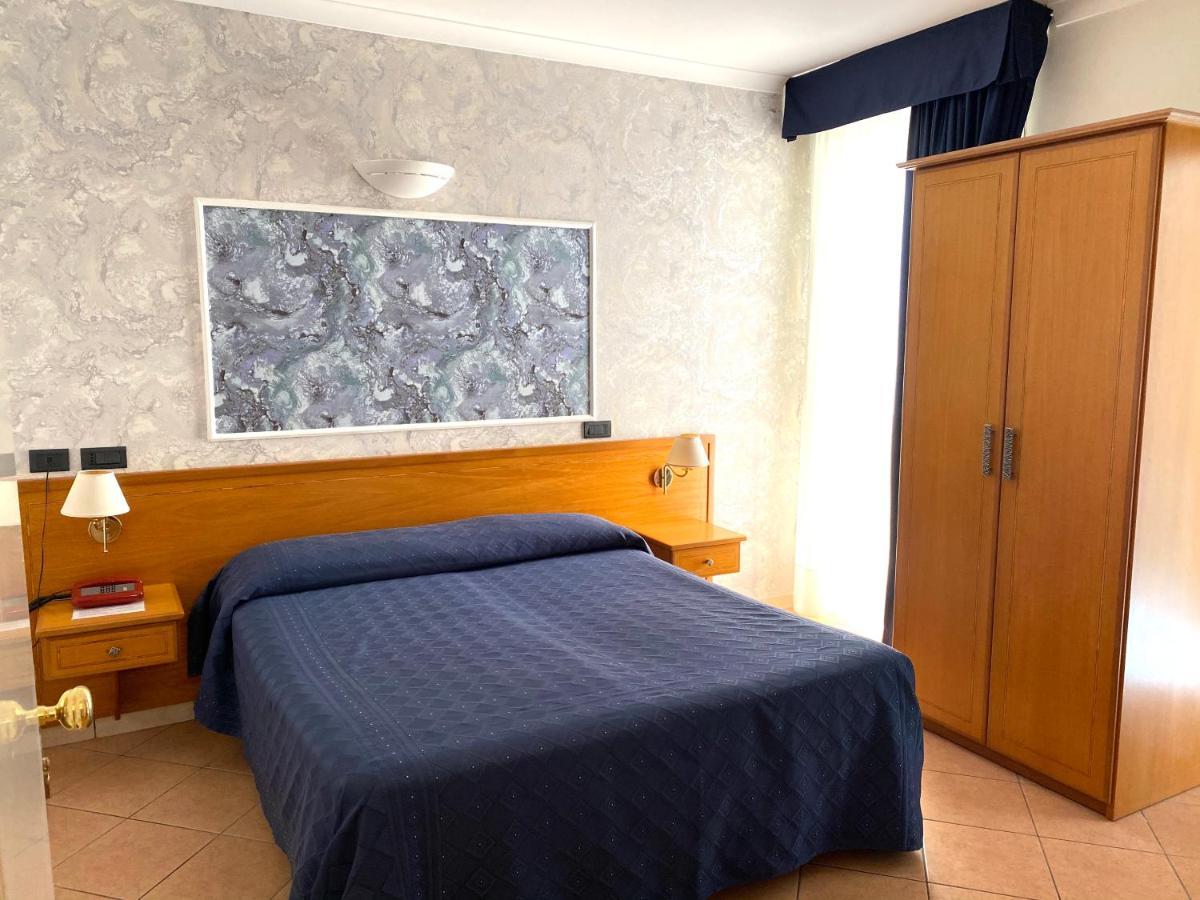 Lion'S Hotel Falerna Buitenkant foto
