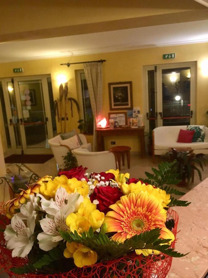 Lion'S Hotel Falerna Buitenkant foto