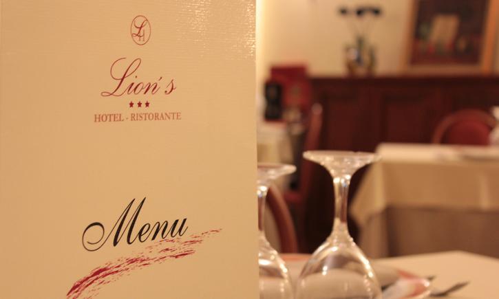 Lion'S Hotel Falerna Buitenkant foto