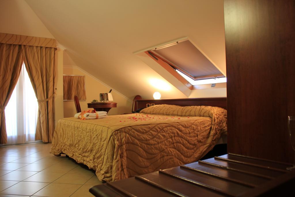 Lion'S Hotel Falerna Buitenkant foto