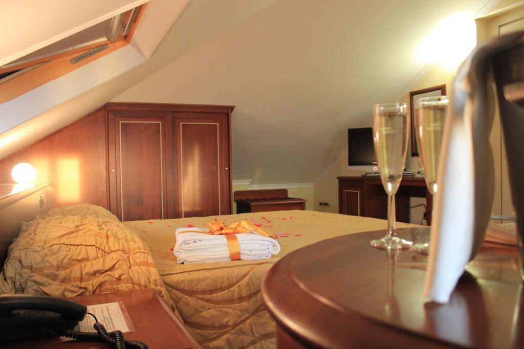 Lion'S Hotel Falerna Buitenkant foto