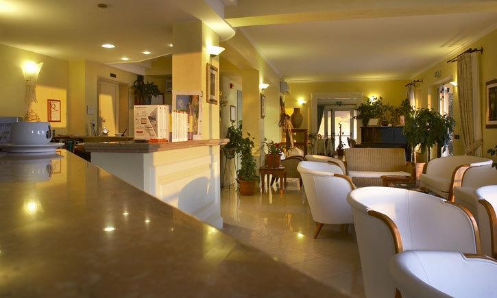 Lion'S Hotel Falerna Buitenkant foto