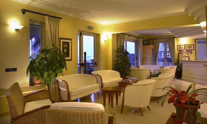 Lion'S Hotel Falerna Buitenkant foto