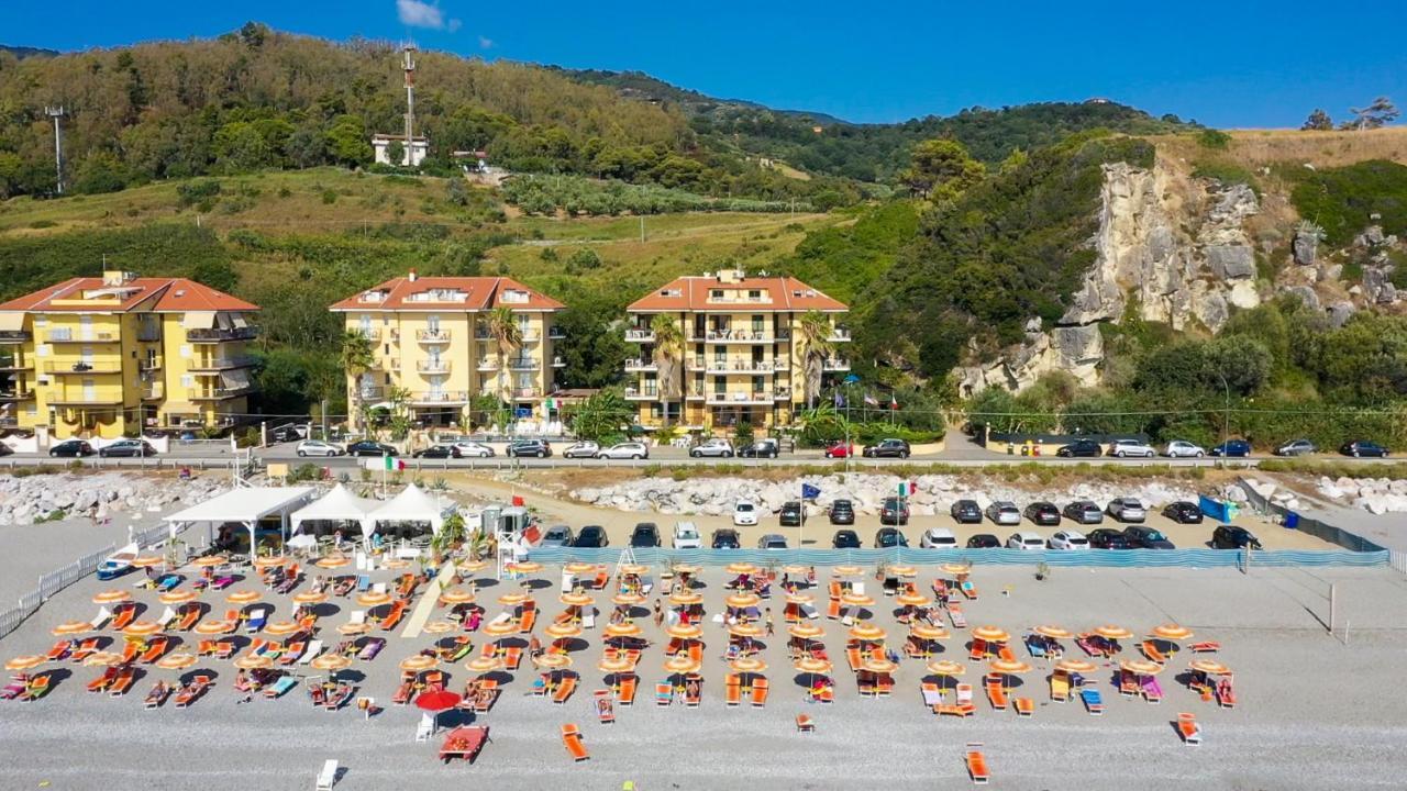 Lion'S Hotel Falerna Buitenkant foto